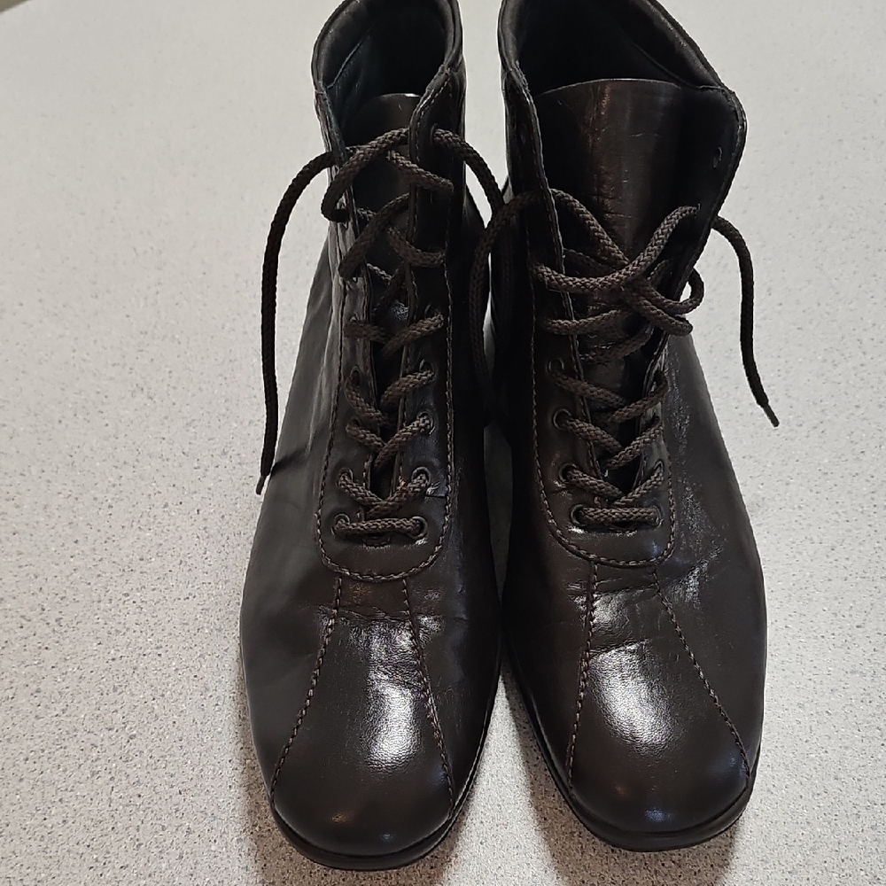 Carel‎ Paris Made In ITALY Dark Brown Leather Lace Up Boots. Size 39.5. (9)